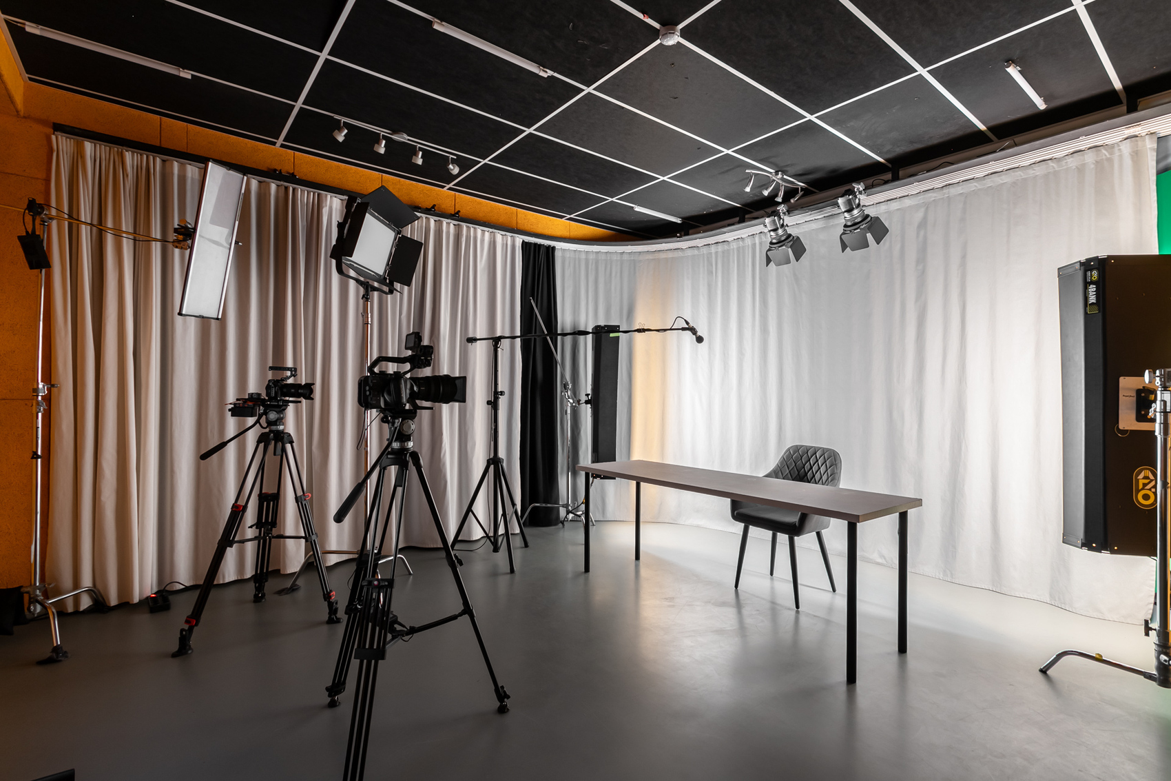 Фотография интерьера помещении Оранж Royal Flush Studio